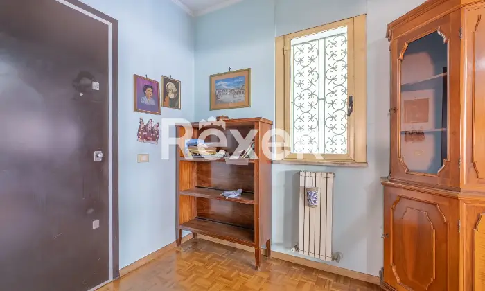 Rexer-Roma-Appartamento-in-Via-Byron-con-posto-auto-e-cantina-Ingresso