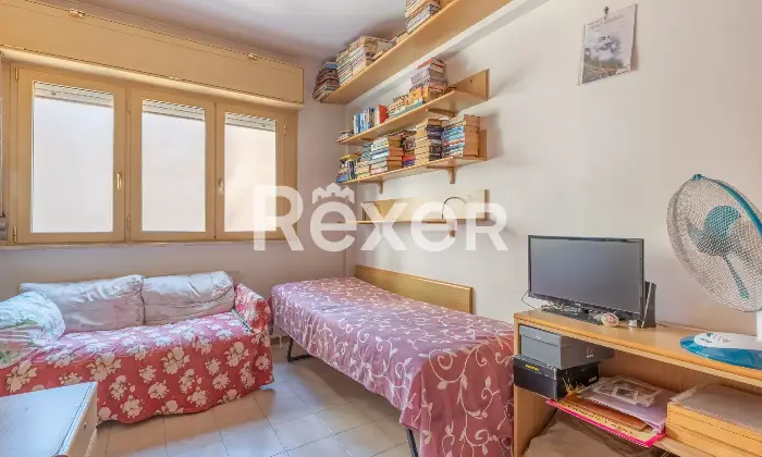 Rexer-Roma-Appartamento-in-Via-Byron-con-posto-auto-e-cantina-Camera