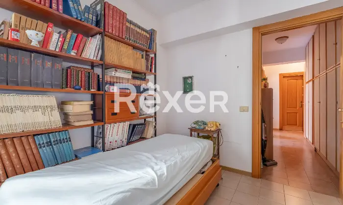 Rexer-Roma-Appartamento-in-Via-Byron-con-posto-auto-e-cantina-Camera