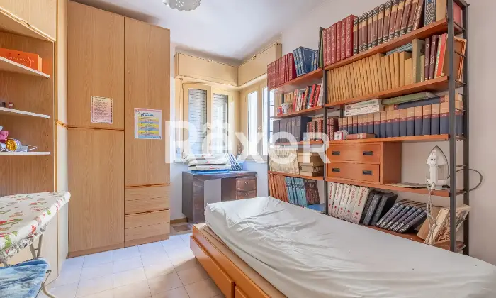 Rexer-Roma-Appartamento-in-Via-Byron-con-posto-auto-e-cantina-Camera