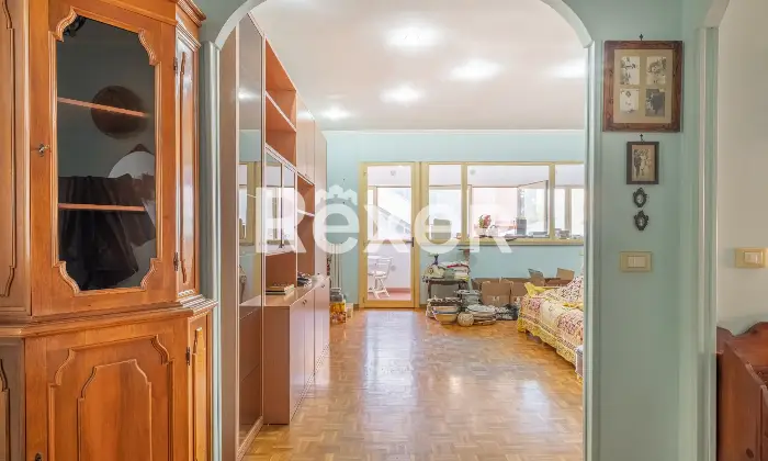 Rexer-Roma-Appartamento-in-Via-Byron-con-posto-auto-e-cantina-Ingresso