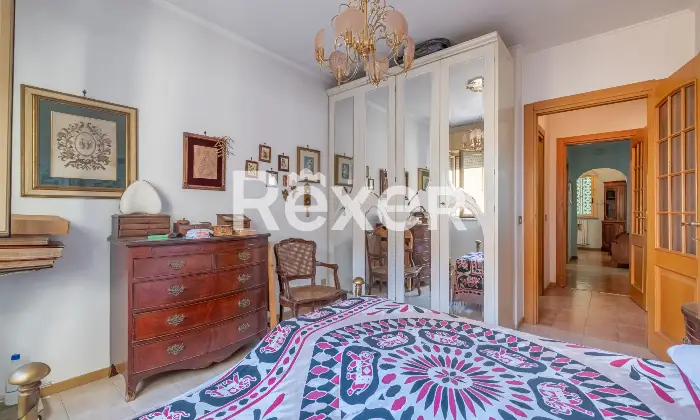 Rexer-Roma-Appartamento-in-Via-Byron-con-posto-auto-e-cantina-Camera-da-letto-matrimoniale