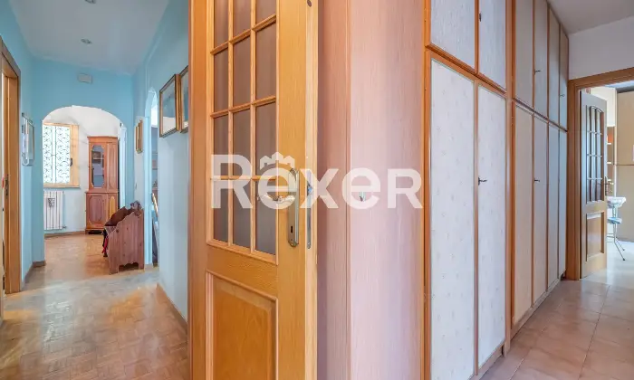 Rexer-Roma-Appartamento-in-Via-Byron-con-posto-auto-e-cantina-Disimpegno