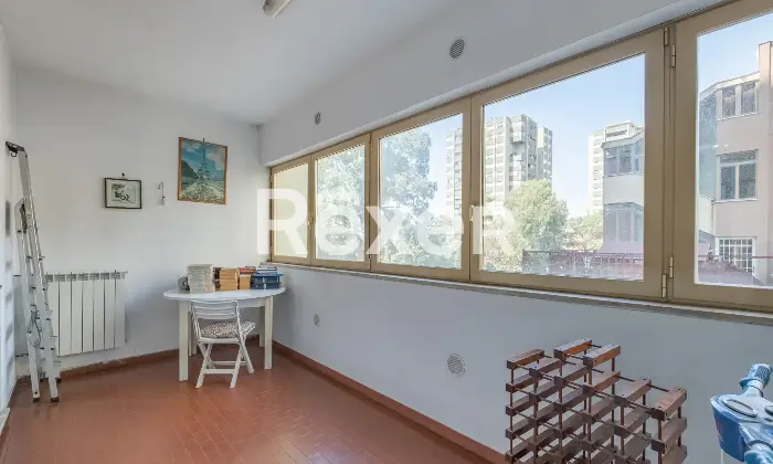 Rexer-Roma-Appartamento-in-Via-Byron-con-posto-auto-e-cantina-Balcone