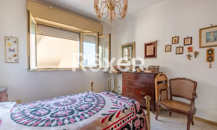 Rexer-Roma-Appartamento-in-Via-Byron-con-posto-auto-e-cantina-Camera-da-letto