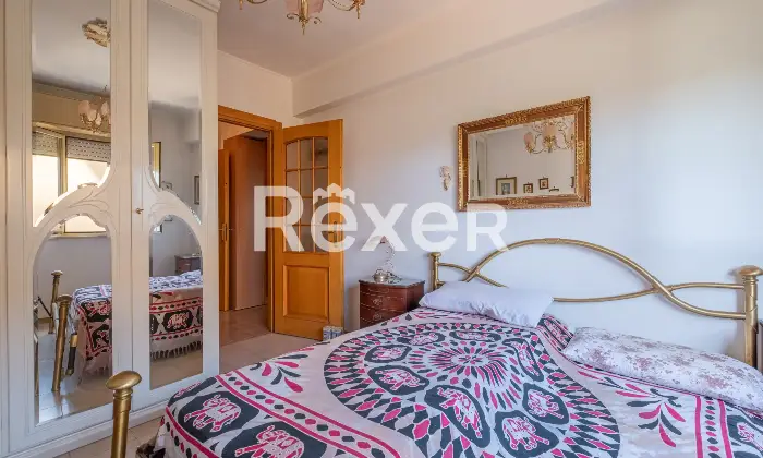 Rexer-Roma-Appartamento-in-Via-Byron-con-posto-auto-e-cantina-Camera-da-letto-matrimoniale