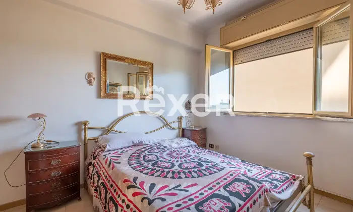 Rexer-Roma-Appartamento-in-Via-Byron-con-posto-auto-e-cantina-Camera-da-letto-matrimoniale