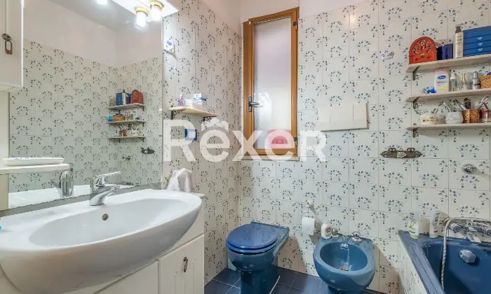 Rexer-Roma-Appartamento-in-Via-Byron-con-posto-auto-e-cantina-Bagno