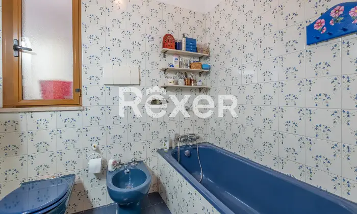 Rexer-Roma-Appartamento-in-Via-Byron-con-posto-auto-e-cantina-Bagno