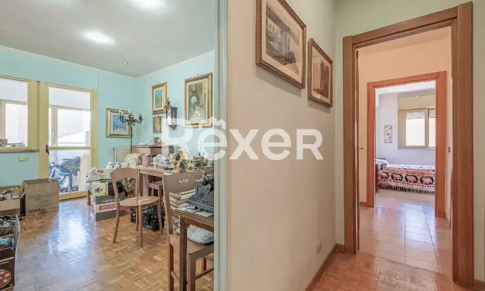 Rexer-Roma-Appartamento-in-Via-Byron-con-posto-auto-e-cantina-Corridoio