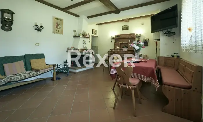 Rexer-LAquila-Villa-bifamiliare-con-due-appartamenti-indipendenti-e-garage-Altro