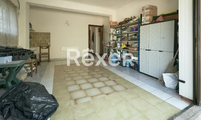 Rexer-LAquila-Villa-bifamiliare-con-due-appartamenti-indipendenti-e-garage-Altro