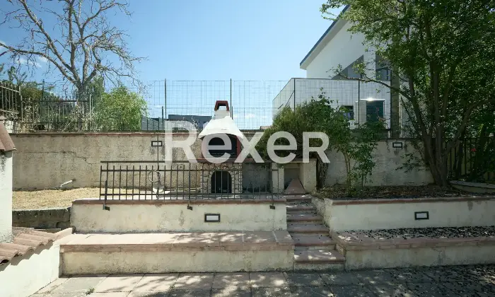 Rexer-LAquila-Villa-bifamiliare-con-due-appartamenti-indipendenti-e-garage-Altro