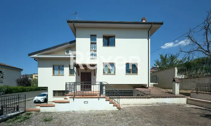 Rexer-LAquila-Villa-bifamiliare-con-due-appartamenti-indipendenti-e-garage-Altro