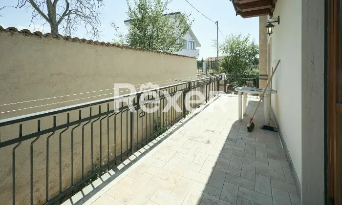Rexer-LAquila-Villa-bifamiliare-con-due-appartamenti-indipendenti-e-garage-Altro