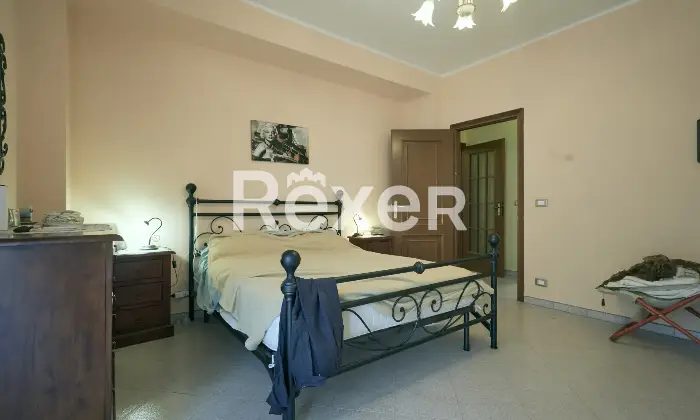 Rexer-LAquila-Villa-bifamiliare-con-due-appartamenti-indipendenti-e-garage-Altro