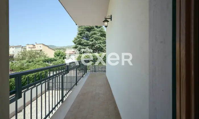 Rexer-LAquila-Villa-bifamiliare-con-due-appartamenti-indipendenti-e-garage-Altro