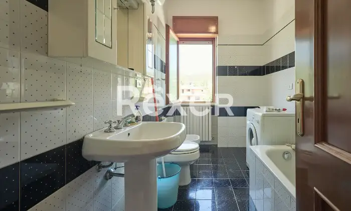 Rexer-LAquila-Villa-bifamiliare-con-due-appartamenti-indipendenti-e-garage-Altro