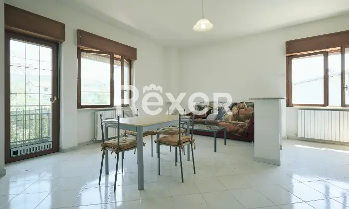 Rexer-LAquila-Villa-bifamiliare-con-due-appartamenti-indipendenti-e-garage-Altro