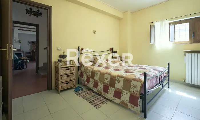 Rexer-LAquila-Villa-bifamiliare-con-due-appartamenti-indipendenti-e-garage-Altro