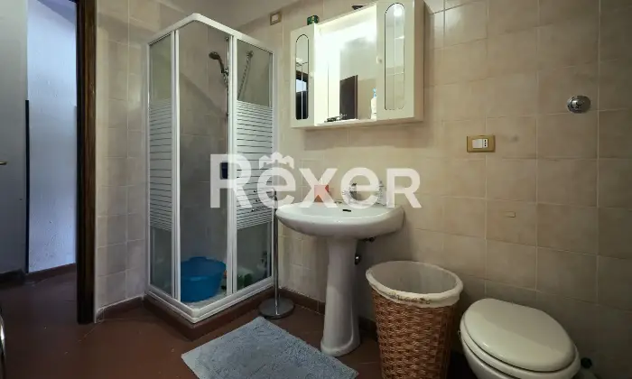 Rexer-LAquila-Villa-bifamiliare-con-due-appartamenti-indipendenti-e-garage-Altro