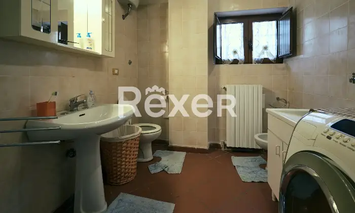 Rexer-LAquila-Villa-bifamiliare-con-due-appartamenti-indipendenti-e-garage-Altro