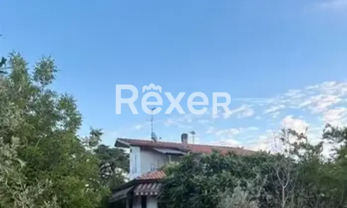 Rexer-Massa-Vendesi-villa-con-giardino-taverna-e-sottotetto-abitabile-Altro