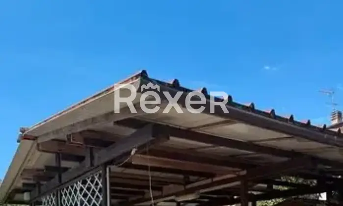 Rexer-Massa-Vendesi-villa-con-giardino-taverna-e-sottotetto-abitabile-Altro