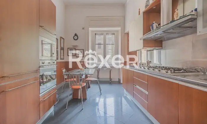 Rexer-Roma-Appartamento-di-rappresentanza-a-due-passi-da-Piazza-del-Popolo-Via-Ferdinando-di-Savoia-Cucina