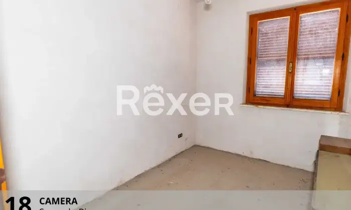 Rexer-Gualdo-Cattaneo-Casa-indipendente-con-tre-appartamenti-ampi-garage-terreno-con-ulivi-e-annessi-Gualdo-Cattaneo-PG-Altro