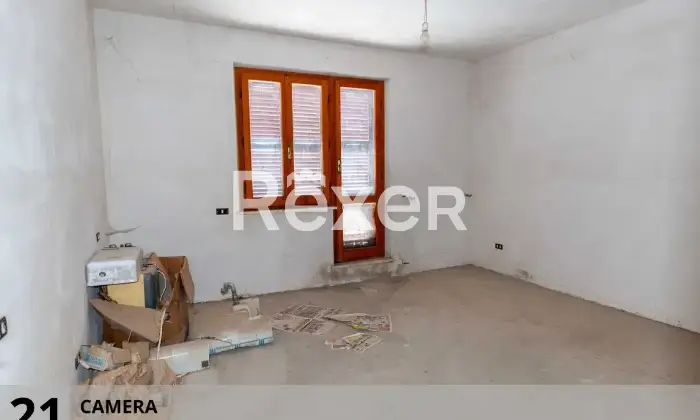 Rexer-Gualdo-Cattaneo-Casa-indipendente-con-tre-appartamenti-ampi-garage-terreno-con-ulivi-e-annessi-Gualdo-Cattaneo-PG-Altro