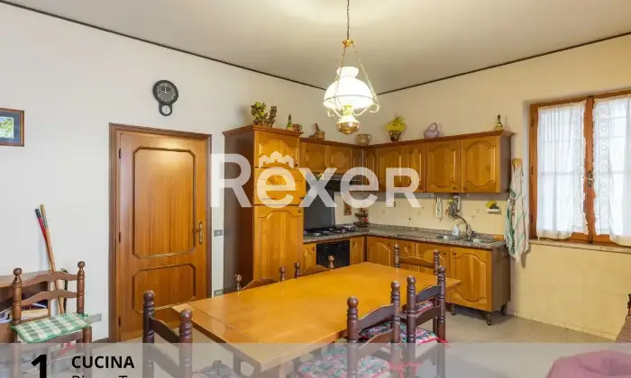 Rexer-Gualdo-Cattaneo-Casa-indipendente-con-tre-appartamenti-ampi-garage-terreno-con-ulivi-e-annessi-Gualdo-Cattaneo-PG-Altro