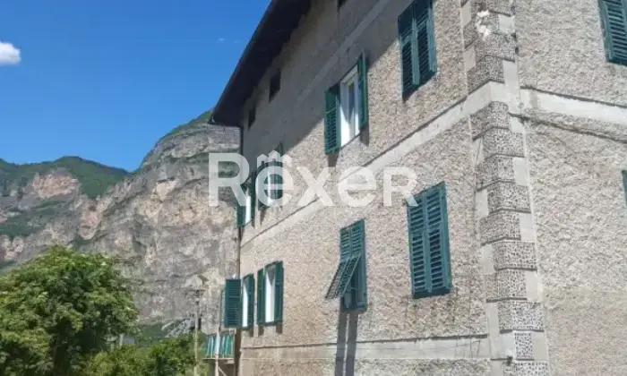 Rexer-Salorno-sulla-Strada-del-Vino-Ampia-propriet-con-due-unit-abitative-e-ottime-possibilit-di-sviluppo-a-SalornoSalurn-Altro