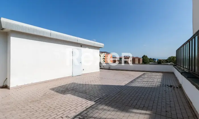 Rexer-Milano-Piazle-Converto-ampio-trilocale-con-terrazzo-ultimo-piano-Altro