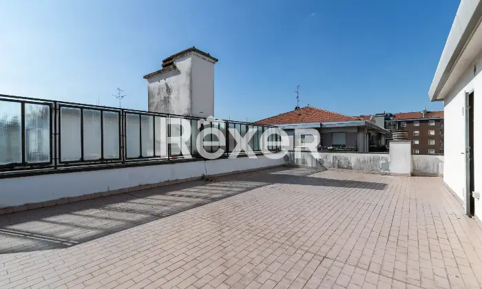 Rexer-Milano-Piazle-Converto-ampio-trilocale-con-terrazzo-ultimo-piano-Altro
