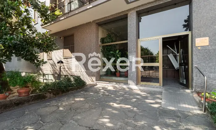 Rexer-Milano-Piazle-Converto-ampio-trilocale-con-terrazzo-ultimo-piano-Altro