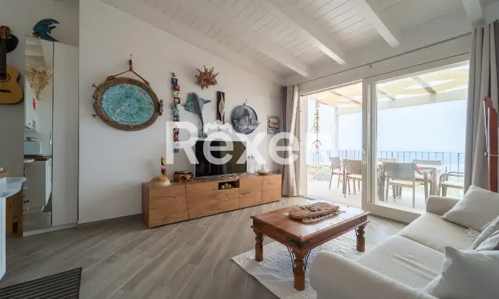 Rexer-Paduledda-Appartamento-panoramico-con-terrazzo-e-piscina-condominiale-Altro