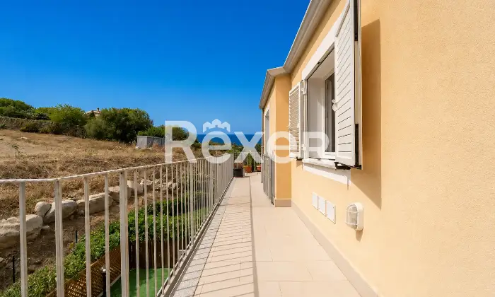 Rexer-Paduledda-Appartamento-panoramico-con-terrazzo-e-piscina-condominiale-Altro