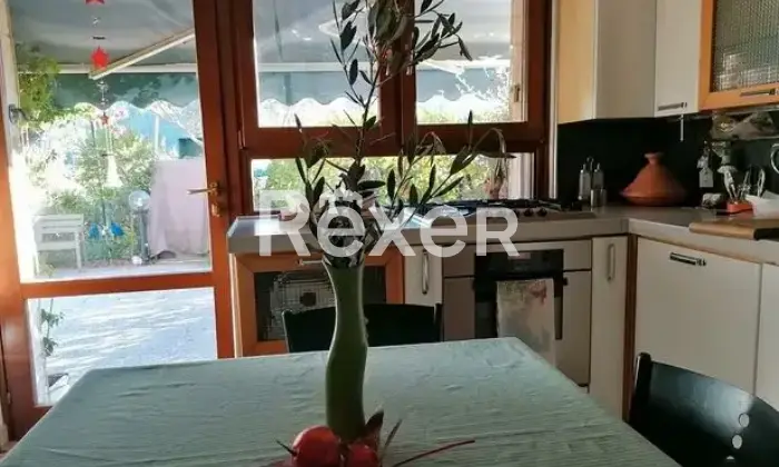 Rexer-Perugia-Vendesi-villa-bifamiliare-con-piscina-e-vista-panoramica-su-Perugia-Altro