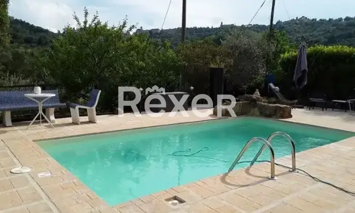 Rexer-Perugia-Vendesi-villa-bifamiliare-con-piscina-e-vista-panoramica-su-Perugia-Altro