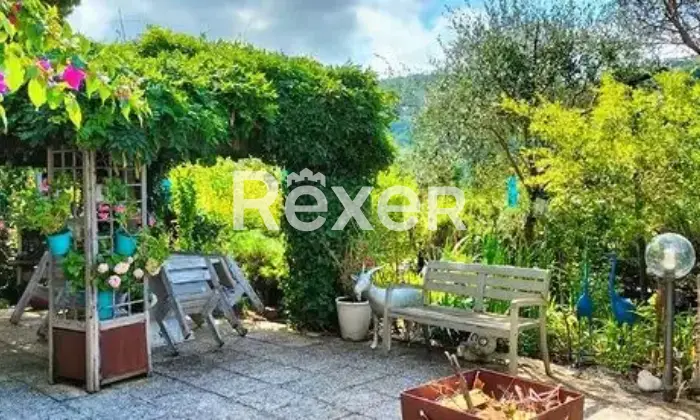 Rexer-Perugia-Vendesi-villa-bifamiliare-con-piscina-e-vista-panoramica-su-Perugia-Altro