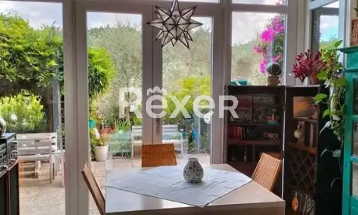 Rexer-Perugia-Vendesi-villa-bifamiliare-con-piscina-e-vista-panoramica-su-Perugia-Altro