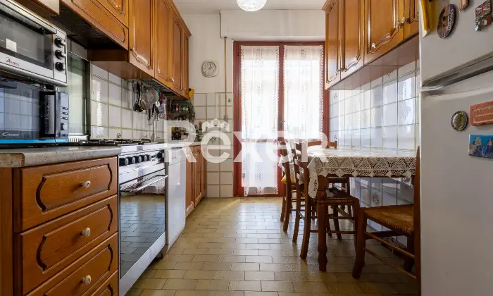 Rexer-Livorno-Appartamento-con-cantina-Cucina