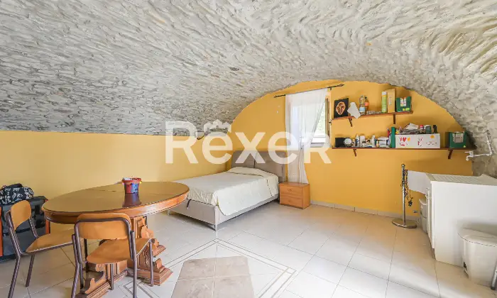 Rexer-Filattiera-Casa-con-giardino-e-garage-Cantina