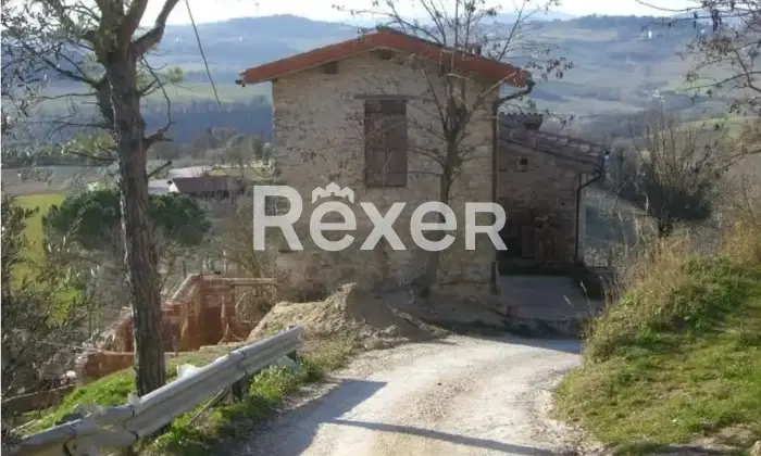 Rexer-Todi-Casale-storico-in-pietra-del-XVII-secolo-con-vista-su-Todi-Altro