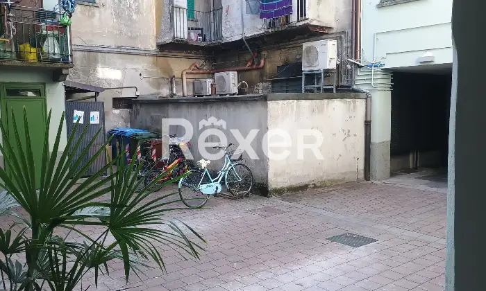 Rexer-Como-Bilocale-in-corte-appena-fuori-la-citt-murata-Cortile
