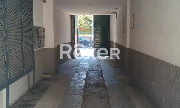 Rexer-Como-Bilocale-in-corte-appena-fuori-la-citt-murata-Zonecomuni
