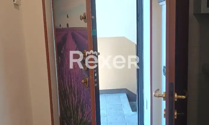 Rexer-Como-Bilocale-in-corte-appena-fuori-la-citt-murata-Ingresso