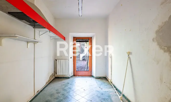 Rexer-Firenze-San-Frediano-pressi-piazza-del-Carmine-locale-commerciale-C-Altro