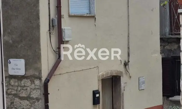 Rexer-Lucito-Vendesi-casa-indipendente-con-cantina-camino-e-legnaia-Via-Due-Porte-Lucito-CB-Altro
